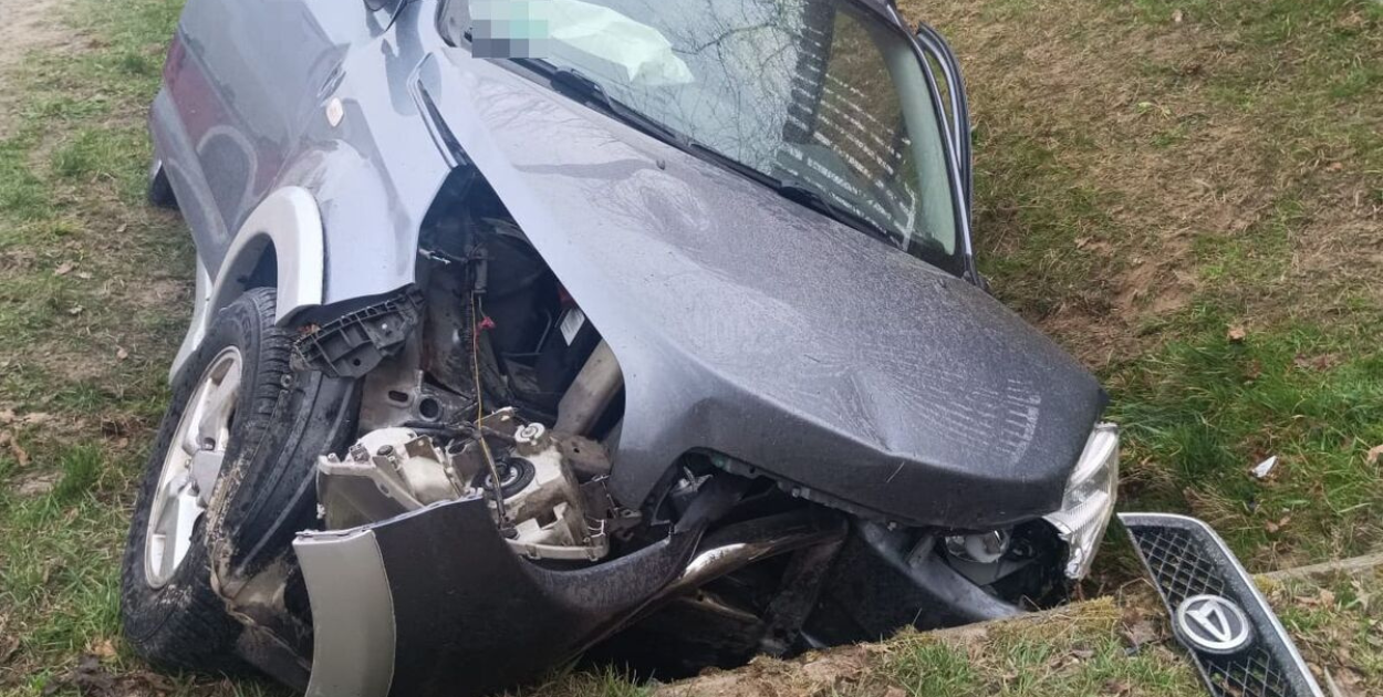 Poważny wypadek w powiecie biłgorajskim. 71-letni kierowca w szpitalu