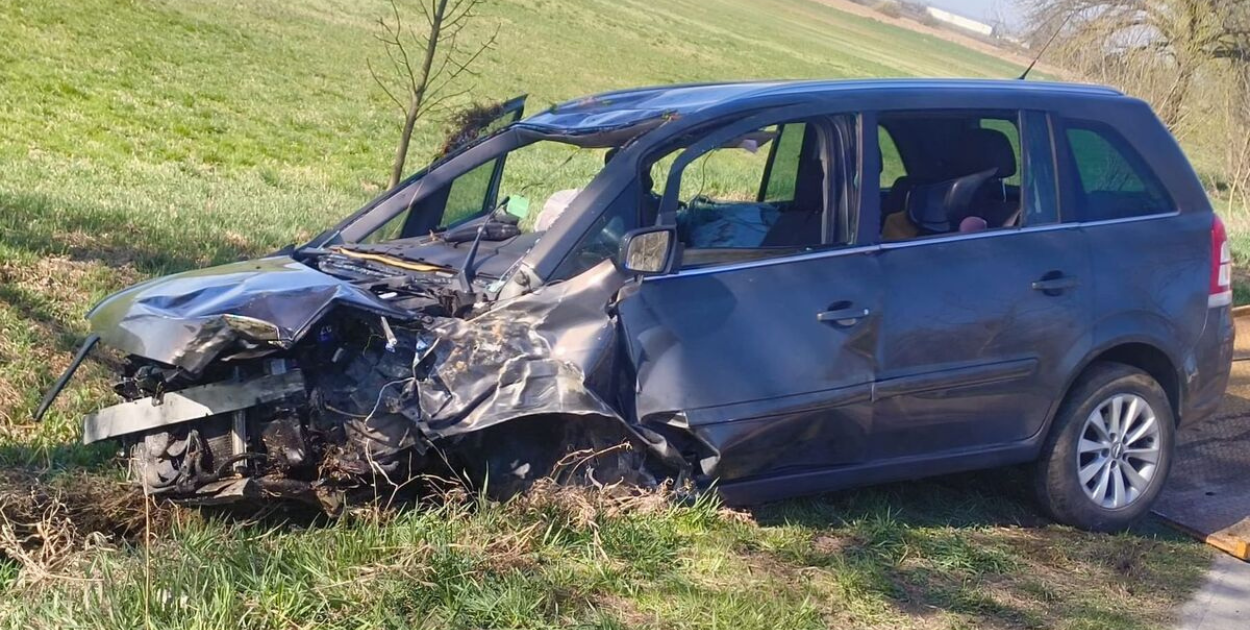 Pijany kierowca dachował w gminie Jarczów. Trzy osoby ranne